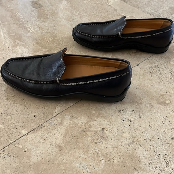 Tod’s loafers in great condition. Only visible wear is  on the soles. - Picture 4 of 5